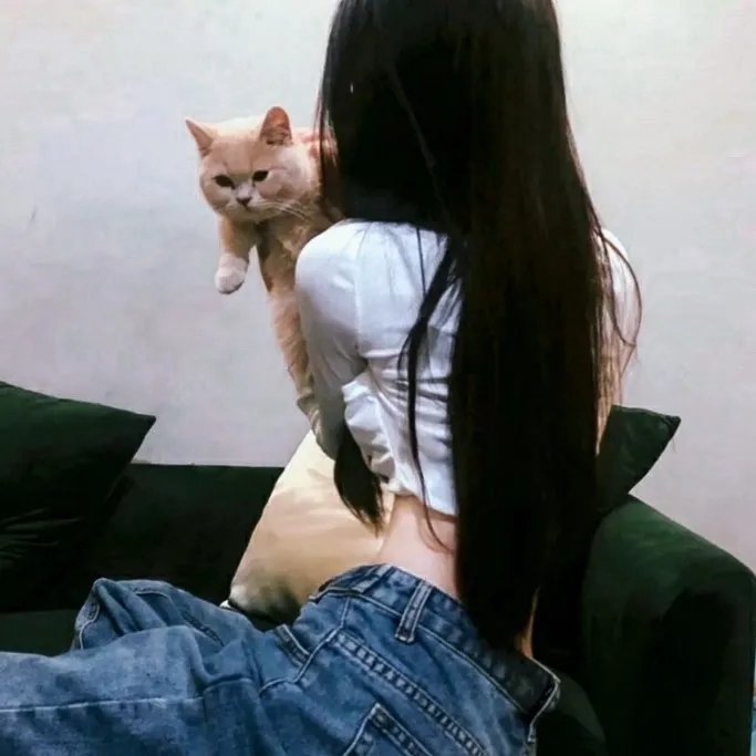 娇憨女郎